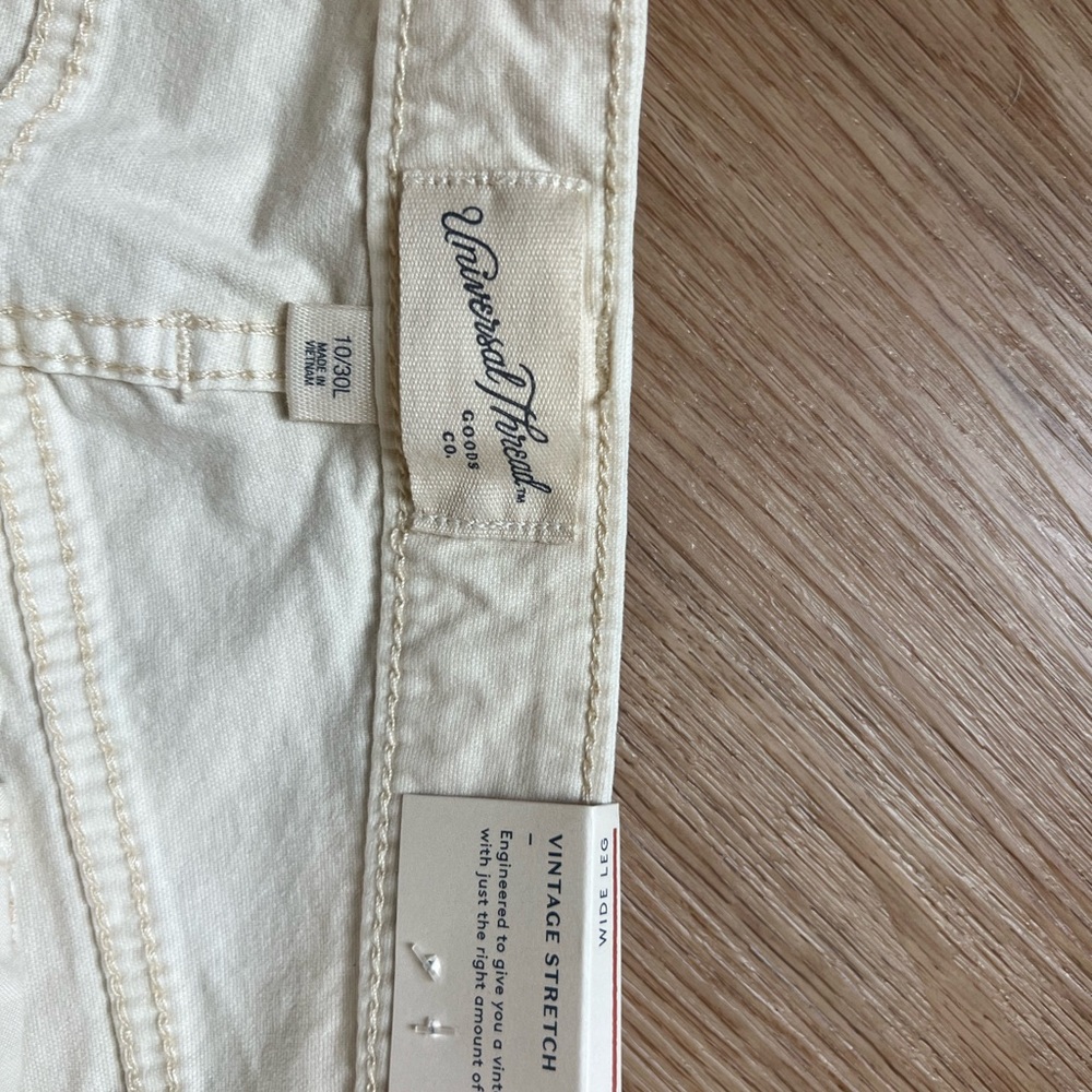 Universal Thread - 10 L brand new - tags on